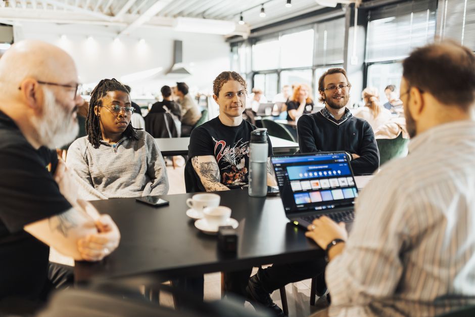 Team bei Travmoranikqzp während der UX/UI Ausbildung